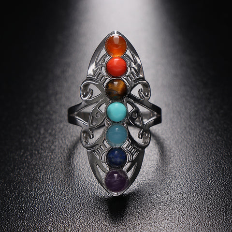 anillo con piedras de colores 