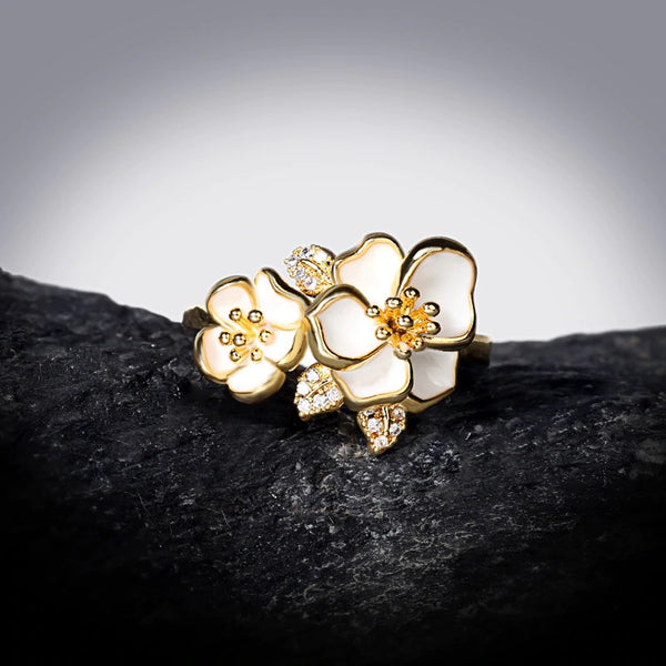 anillo plata dorada flor blanca