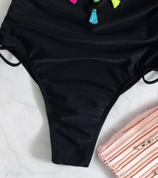 bañador negro con flecos de colores tirantes cuerdas bikini ropa de baño mujer summer inspo