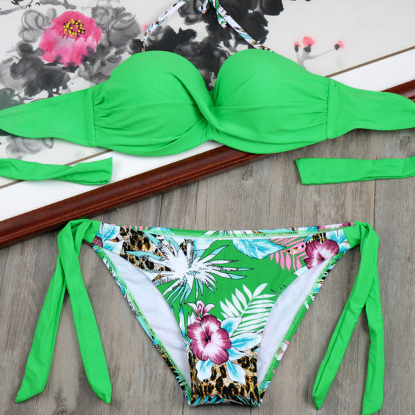 bikini verde con aro y flores