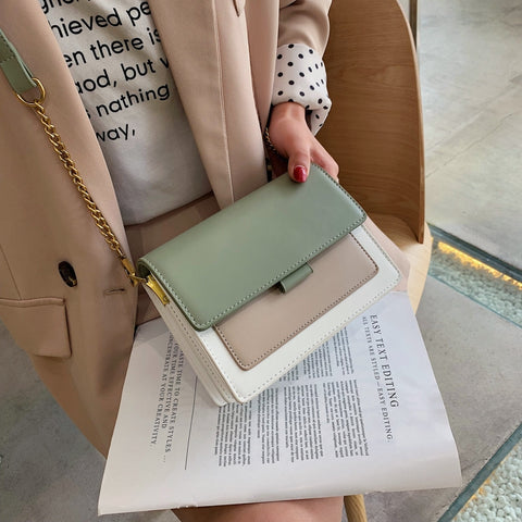 bolso con cadena elegante verde