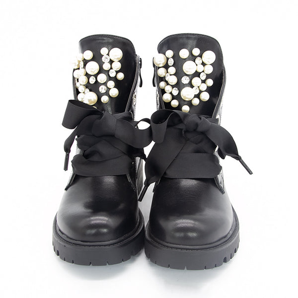 botas negras lazo perlas