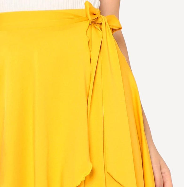 falda amarilla con lazo
