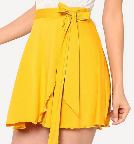 falda amarilla con lazo