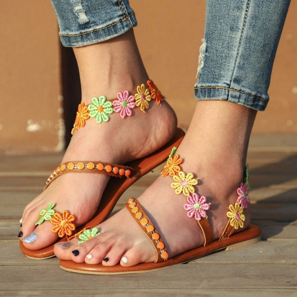 sandalias planas con flores