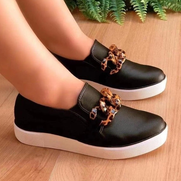 zapatilla baja con cadena ambar